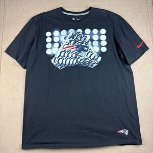 Nike NFL Patriots Shirt Mens XL Black‎ Football Gloves Graphic Tee Red Swoosh